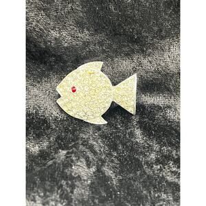 Pave Rhinestone Silver Tone Fish Brooch Pin Sea Life Coastal Vacation Cruise